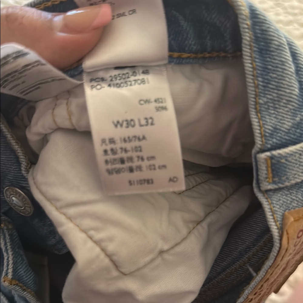 Women’s  levis 501 Light Blue Jeans - Picture 3 of 4